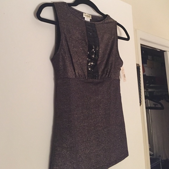 New with tags Gold and black beautiful shirt - Picture 1 of 3
