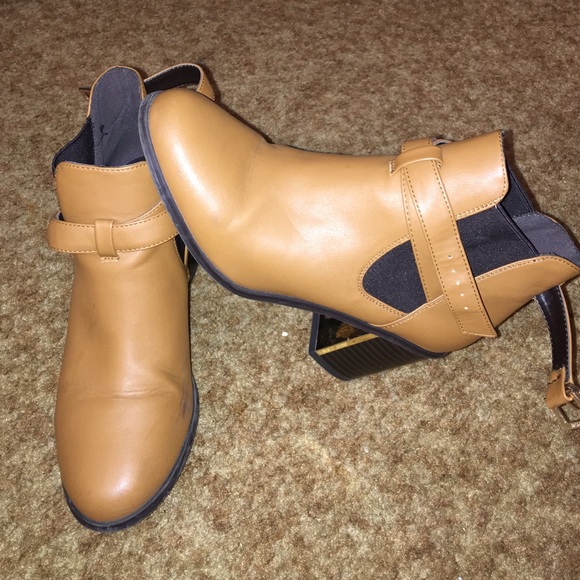 Forever 21 Stylish Brown Booties - Picture 2 of 3