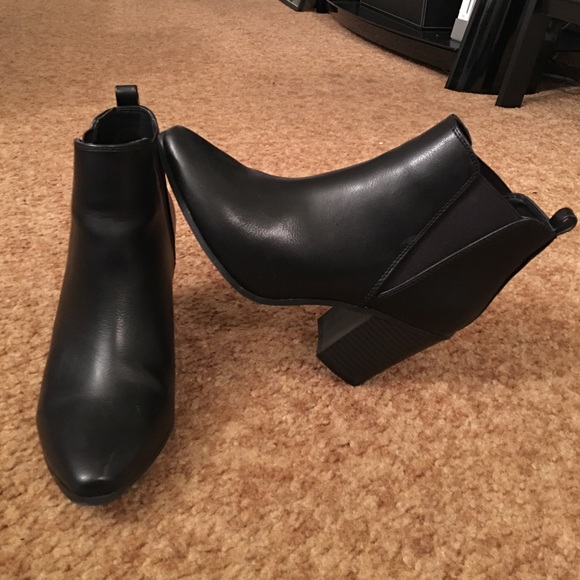 Forever 21 Black Booties - Picture 2 of 5