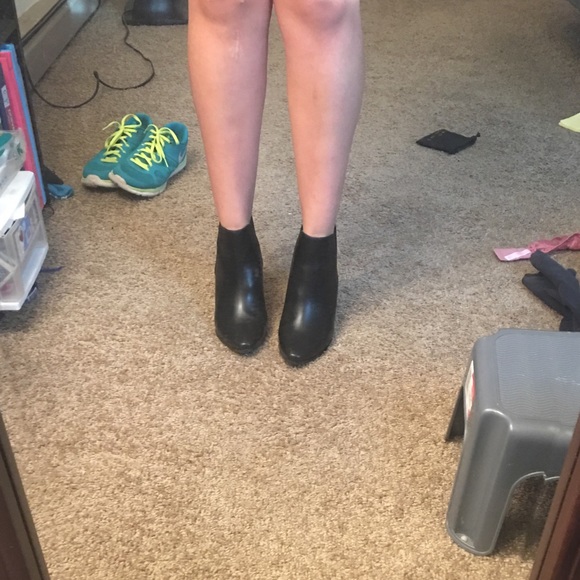 Forever 21 Black Booties - Picture 4 of 5
