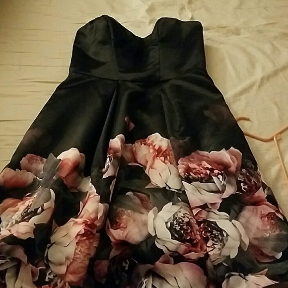 Floral strapless dress
