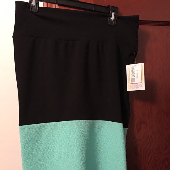 NWT NEW Lularoe Cassie Skirt Large. Black two tone