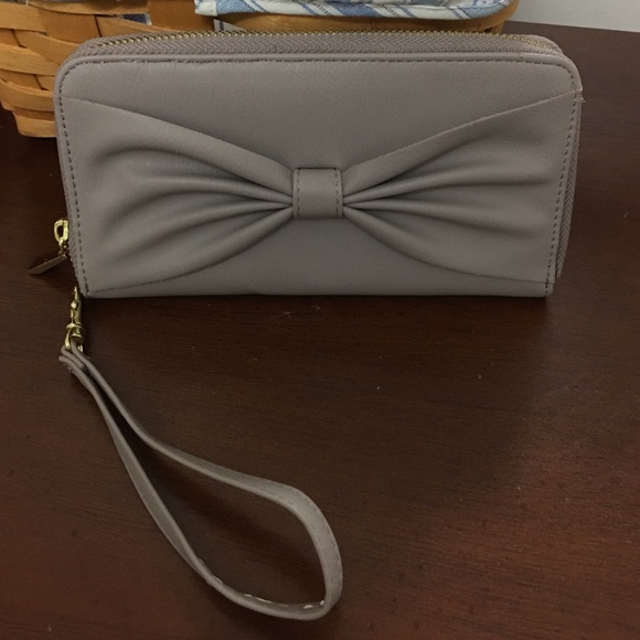 Clutch with bow and strap.