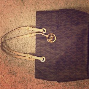 Michael kors hand bag