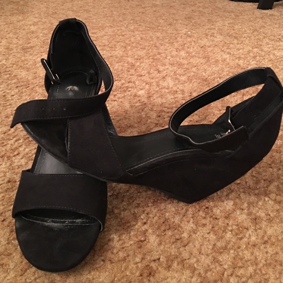 H&M Black Wedges - Picture 2 of 3