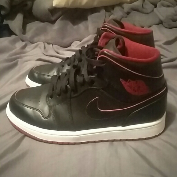 Retro One Jordan Mid. Great condition.