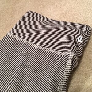 Lululemon wonder under crops