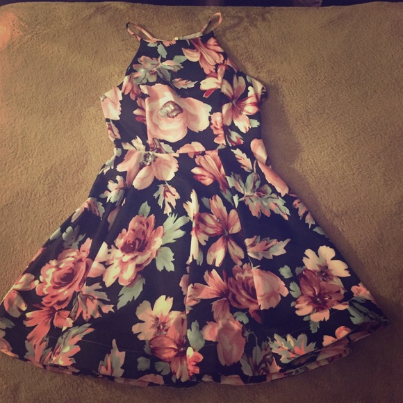 Flower dress from Papaya!!!💕
