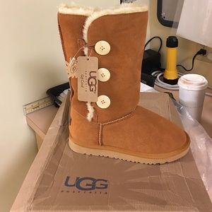 Bailey Button Triplet size 9 UGG Boot