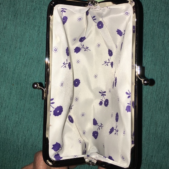 NWT Light green, adorable coin purse - Picture 3 of 3