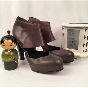 ❤️HP! Back to Basics! 4/8/17❤️ Loeffler Booties