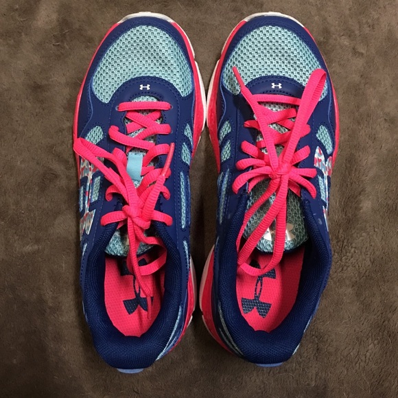 Super Cute Under Armour Running Shoes!!
