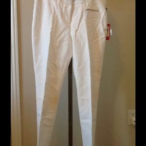 Vince Camuto white pants