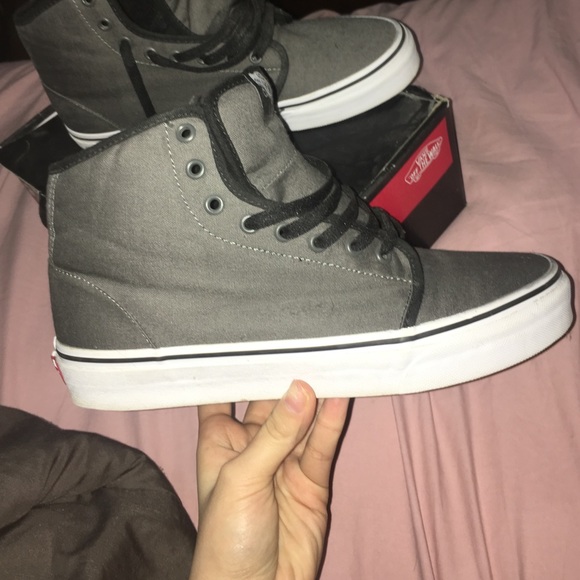 grey and black vans🔌 - Picture 2 of 3