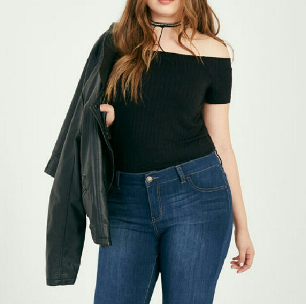 Black off the shoulder top 3x