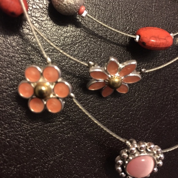Peach 🌺 Flower Necklace - Picture 2 of 4