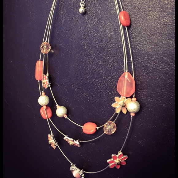 Peach 🌺 Flower Necklace - Picture 3 of 4