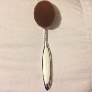 Artis Oval 8 Foundation Brush.