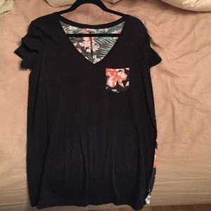 VS pink t-shirt