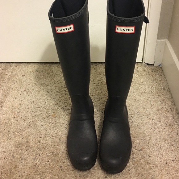 Hunter boots with adjustable straps