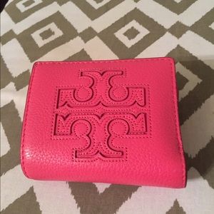 Adorable Tory Burch Wallet