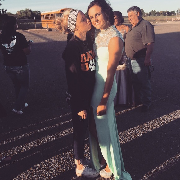 SELLING PROM DRESS