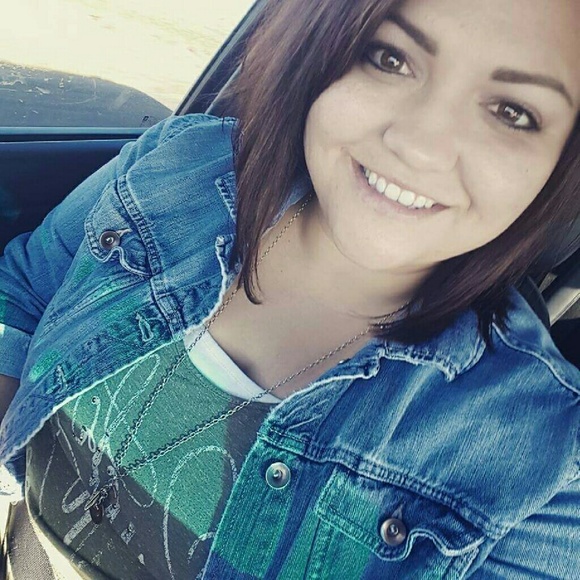 Meet your Posher, Kasi Jo! - Picture 2 of 4