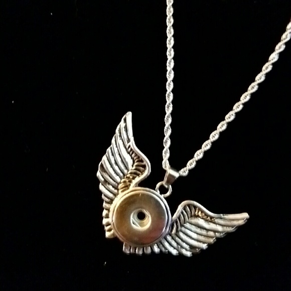 SOLD***Wings snap button necklace - Picture 2 of 4