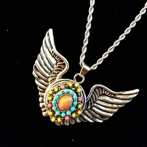 SOLD***Wings snap button necklace - Picture 3 of 4