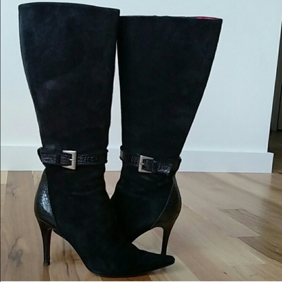 Stunning leather and suede Italian red bottom's 😍