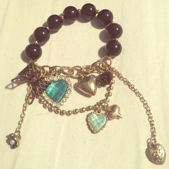Betsey Johnson charm bracelet (NEW WITHOUT TAGS)