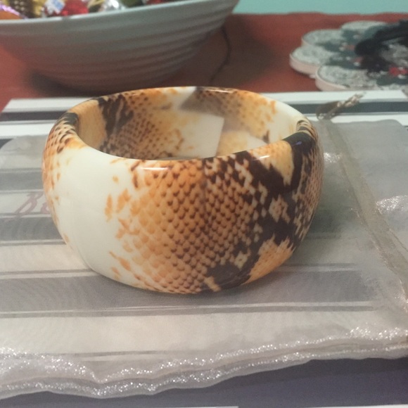 Women's snake style bracelet