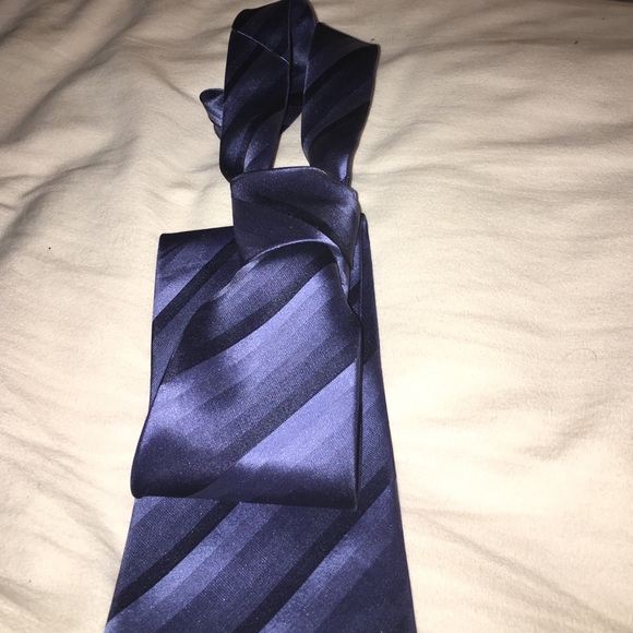 Kenneth Cole blue tie