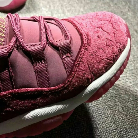Jordan XI Retro 11 "HEIRESS" RED VELVET - Picture 3 of 3