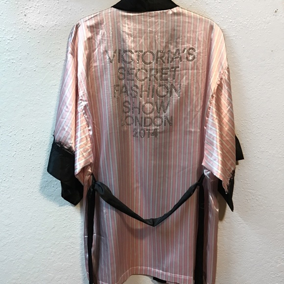 Victoria's Secret Fashion Show Robe✨