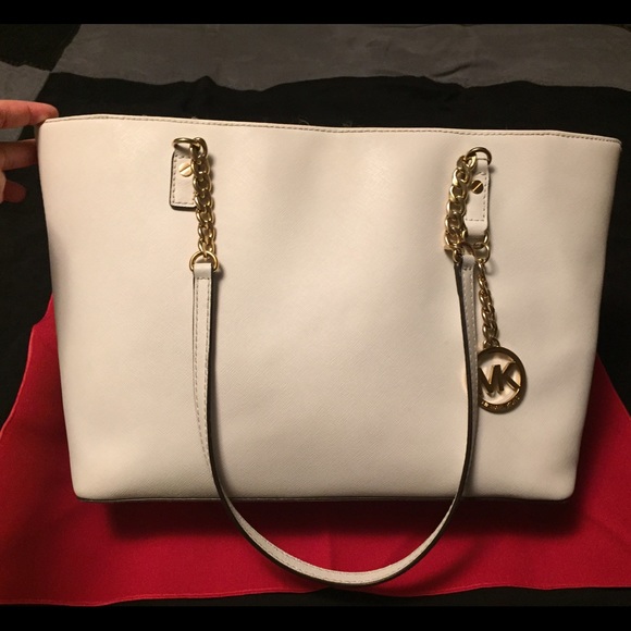 🎉FLASH SALE🎉 MK White jet set safiano bag