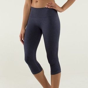 Lululemon In the Flow Crop • Size 4 • Dark Grey