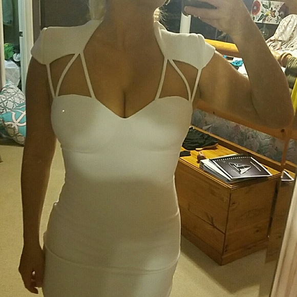White dress with boob pads attached - Picture 4 of 4