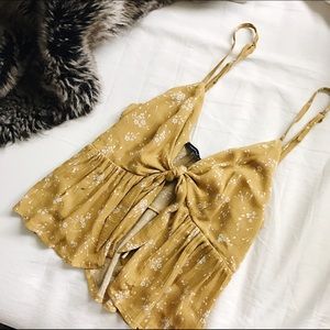 KENDAL AND KYLIE. NWT. Cute mustard tie front tank