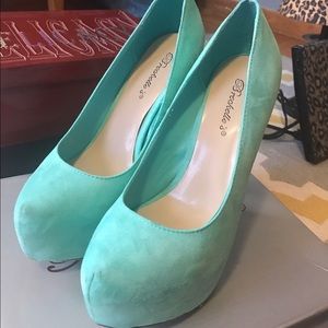 Turquoise pumps