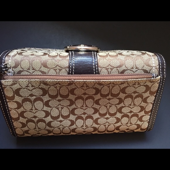 Authentic Signature Coach Wallet - Picture 2 of 4