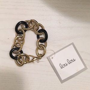 Gold linked bracelet