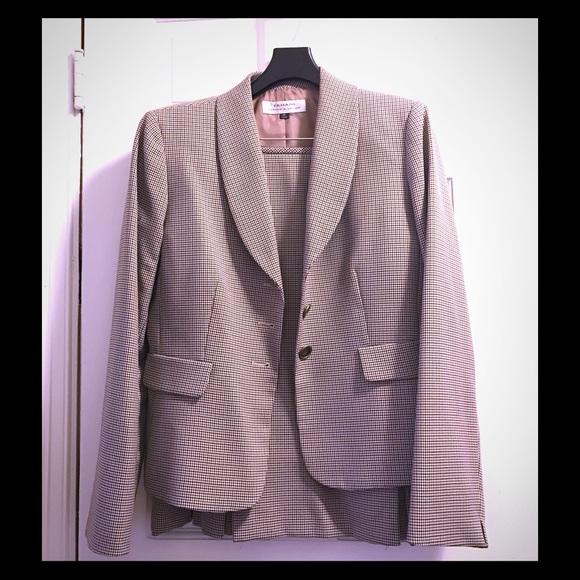 Tahari skirt suit