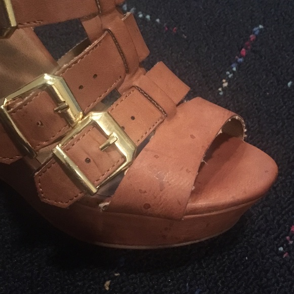 Madden Girl buckle wedges - Picture 3 of 4