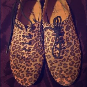 Leopard Flats 