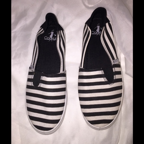 Corkys Slip On Shoes black and white striped NWOT - Picture 4 of 4