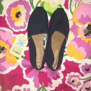 Navy Toms Size 9