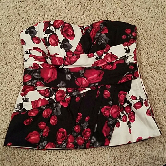 White House Black Market. Top.  Size 2