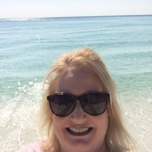 Meet your Posher, Carolyn