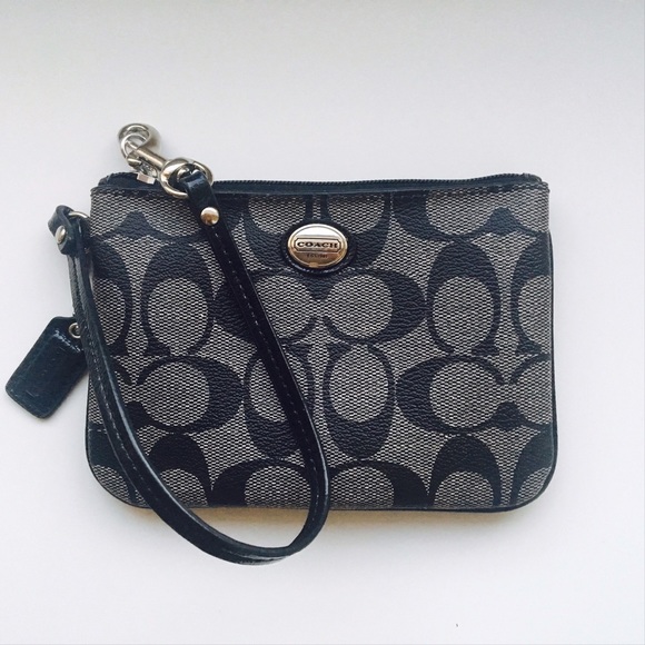 New COACH Mini Wristlet - Picture 1 of 2